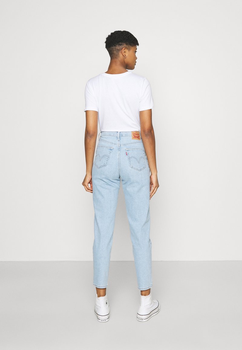 Levi's® HIGH WAISTED MOM - Relaxed fit jeans - light-blue denim -  