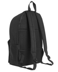 Juoda kuprinė su paminkštinta, tinklinio audinio nugaros puse ir reguliuojamomis petnešėlėmis, rodoma iš nugaros ant balto fono.