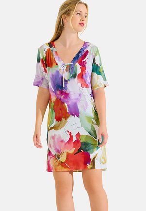 Robe florale en tissu léger avec un décolleté en V profond, des manches courtes et des motifs de fleurs multicolores égayés de feuilles.