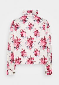 Blouse à motif floral avec col à volants, présentant des nuances de rose et de bordeaux sur un fond crème clair. Poignets boutonnés.