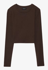 Σκούρο καφέ ριπ μακρυμάνικο κοντό τοπ με στρογγυλή λαιμόκοψη και ετικέτα της μάρκας στον γιακά, τοποθετημένο επίπεδα σε λευκό φόντο.