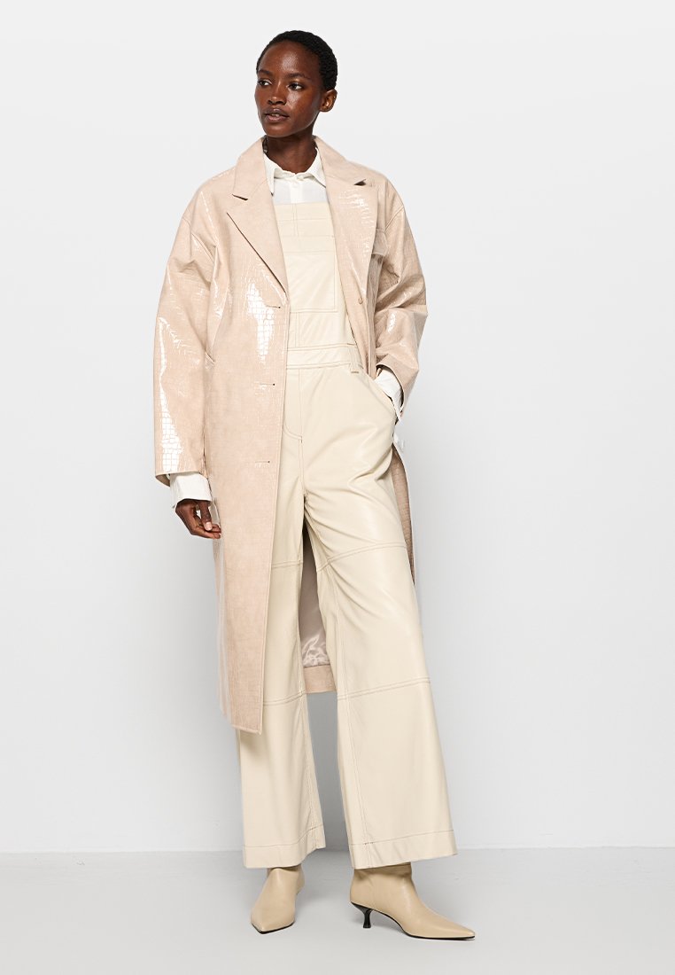 STAND STUDIO Mantel crème