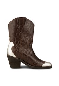 Bruna faux krokodilskinn cowboystövlar med en vit kontrastpanel. Har en spetsig tå och staplad klack. Distinkt västerländsk design.