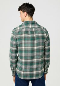 Wrangler LONG SLEEVE BRUSHED - REGULAR FIT - Camicia - green birch