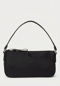 Juodos nailono rankinė su kilpa rankenėle, užtrauktuko uždarymu ir mažu logotipu. Lygi tekstūra, stačiakampė forma, minimalistinis dizainas.