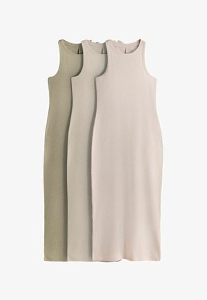 Drei ärmellose, gerippte Midi-Kleider in Olivgrün, Taupe und Hellbeige, überlappend auf einem weißen Hintergrund angeordnet.