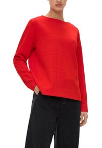s.Oliver MIT MUSTERSTRUKTUR - Sweater - rot