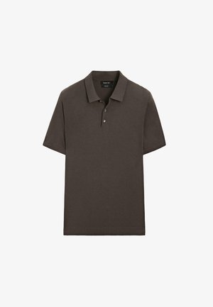 Polo marron à manches courtes avec trois boutons et un col classique, en 100% coton.