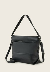 Borsa a spalla in pelle nera con superficie texturizzata, dotata di tasca anteriore con zip, tracolla regolabile e forma rettangolare morbida.