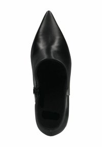 Schwarzer Leder-Schuh mit spitzer Zehenform, glatter Textur und seitlichem Reißverschluss, der ein elegantes Design und eine minimalistische Silhouette aufweist.