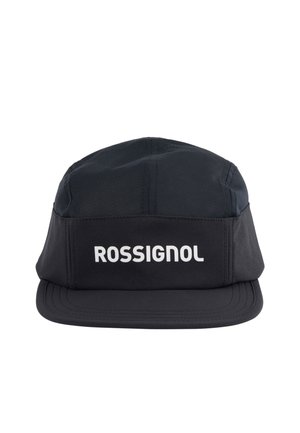 Zwarte pet met vijf panelen en een rechte klep, met het "ROSSIGNOL"-logo in witte letters op het voorpaneel, tegen een effen witte achtergrond.