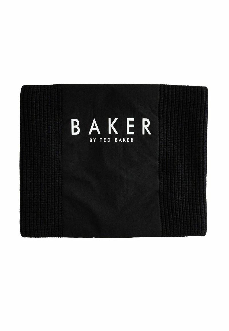 Sciarpa nera rettangolare con estremità rigate, caratterizzata da testo bianco "BAKER BY TED BAKER" centrato su un pannello di tessuto liscio.