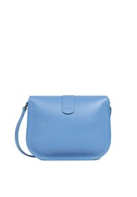 Hellblaue Leder-Crossbody-Tasche mit strukturiertem Finish, abgerundeten Kanten und einem Klappenverschluss, ausgestattet mit einem einzelnen verstellbaren Tragegurt.