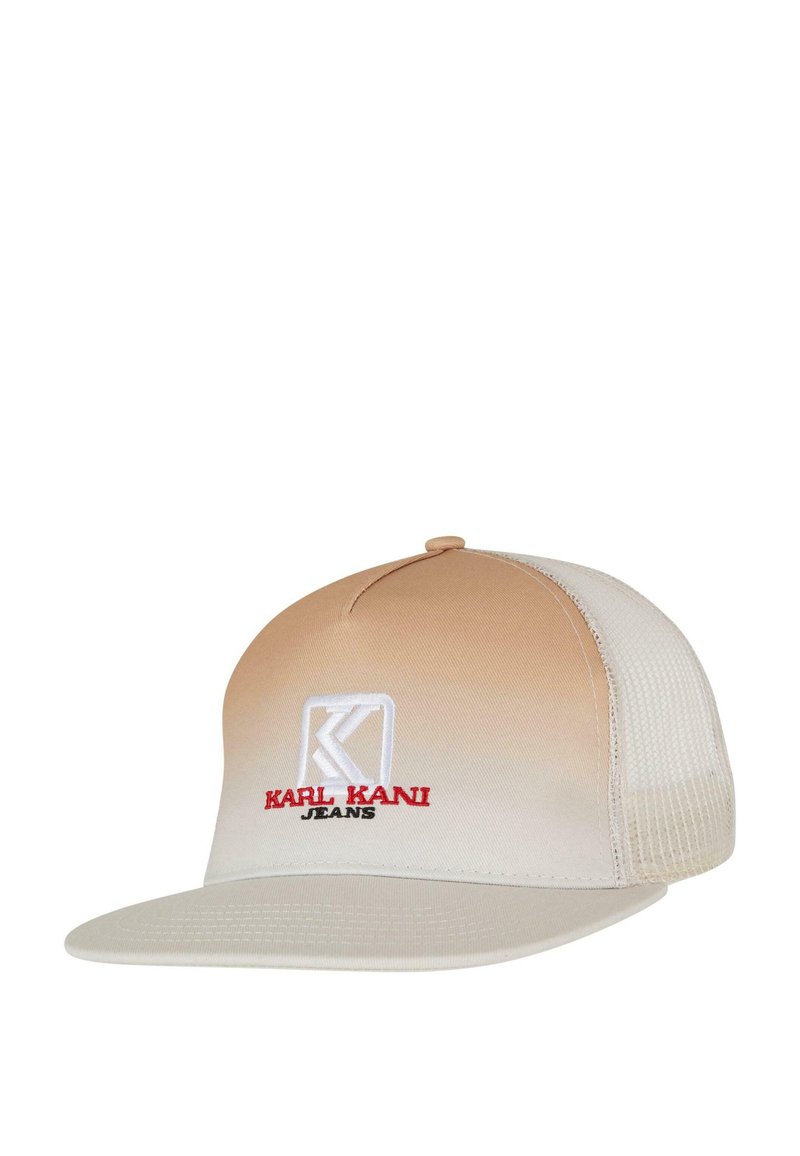Šviesiai rudos ir grietinėlės spalvos gradientinis snapback kepurė su tinkleliu gale. Priekyje išsiuvinėtas "KARL KANI" logotipas raudona ir balta spalva.