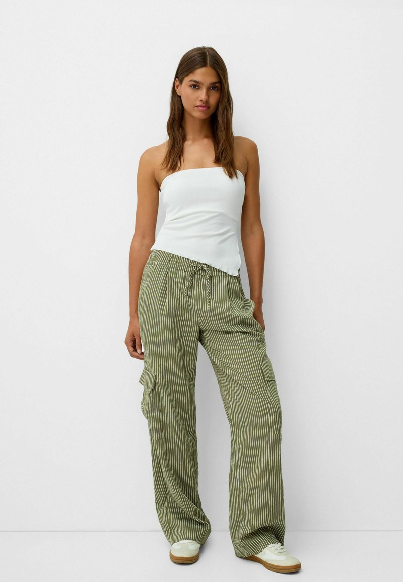 Bershka Cargobroek kaki Bershka Cargobroek kaki