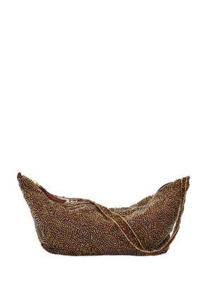 Brązowa torebka w kształcie księżyca z misternymi zdobieniami z perełek w kolorze złotym i srebrnym oraz cienkim paskiem.