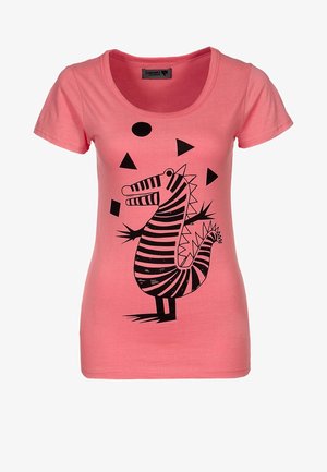 Roze katoenen t-shirt met een zwarte zebragrafiek en geometrische vormen in zwart. Ronde halslijn en korte mouwen met een aansluitend ontwerp.