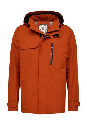 Orange wasserdichte Jacke mit Kapuze, ausgestattet mit mehreren Taschen, Reißverschluss- und Klettverschlüssen sowie einem glatten, strukturierten Stoff.