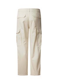 Beżowe spodnie cargo o prostym kroju, z dwoma kieszeniami po bokach, dwoma kieszeniami z tyłu oraz gładką bawełnianą teksturą.