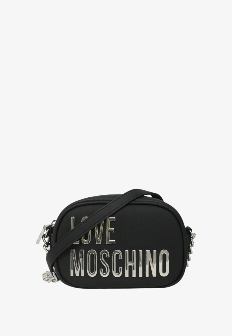 Borsa a tracolla nera con lettering lucido argentato "LOVE MOSCHINO", materiale liscio, forma arrotondata e tracolla regolabile con dettagli metallici.