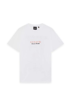 Λευκό T-shirt με κοντά μανίκια και το κείμενο "LYLE'S Corner Market" τυπωμένο σε ροζ και μαύρο στο κέντρο μπροστά.