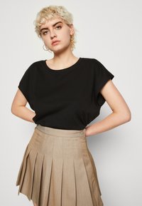 Vero Moda VMPIA WIDE - T-paita - black