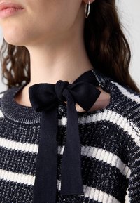Scotch & Soda STRIPE TIE NECK - Strickpullover - sky captain