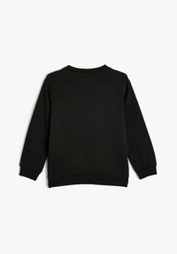 Svart sweatshirt med långa ärmar, rund halsringning, ribbade manschetter och nederkant. Mjukt, strukturerat tyg utan synliga mönster eller utsmyckningar.