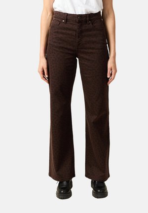 Braune weite Jeans mit einem dezenten Leopardenmuster, aus Denim mit strukturiertem Finish. Enthält Fronttaschen und einen klassischen Knopfverschluss.