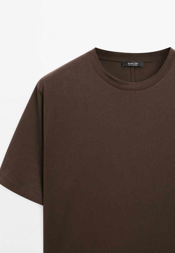 SHORT SLEEVE WITH STITCHING DETAIL - Basic T-shirt3