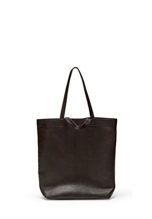 Borsa tote in pelle marrone scuro con due lunghe tracolle e un design semplice e liscio.