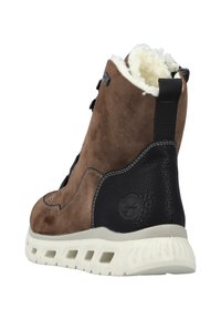 Brązowe zamszowe i czarne skórzane botki za kostkę z białą podeszwą, teksturowanym cholewką i pluszowym wykończeniem, z sznurowanym wzornictwem i detalem logo.