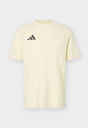 adidas Performance, TIRO TRAVEL TEE - Lihtne T-särk - warm vanilla/black