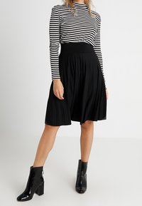 Anna Field Petite A-linjekjol - black