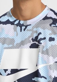 Nike Sportswear T-shirt med print - light blue