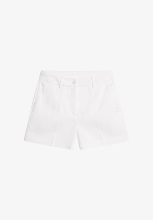 Shorts blancs ajustés avec bouton frontal, passants de ceinture, poches latérales et un logo discret sur la jambe droite.