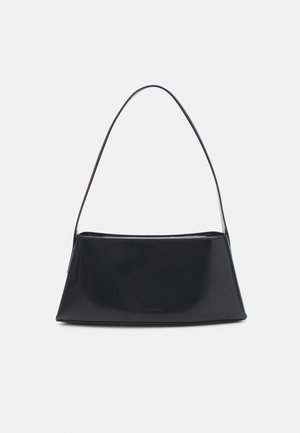 Calvin Klein REFINED SCULPT BAG SHINY - Handtasche - black
