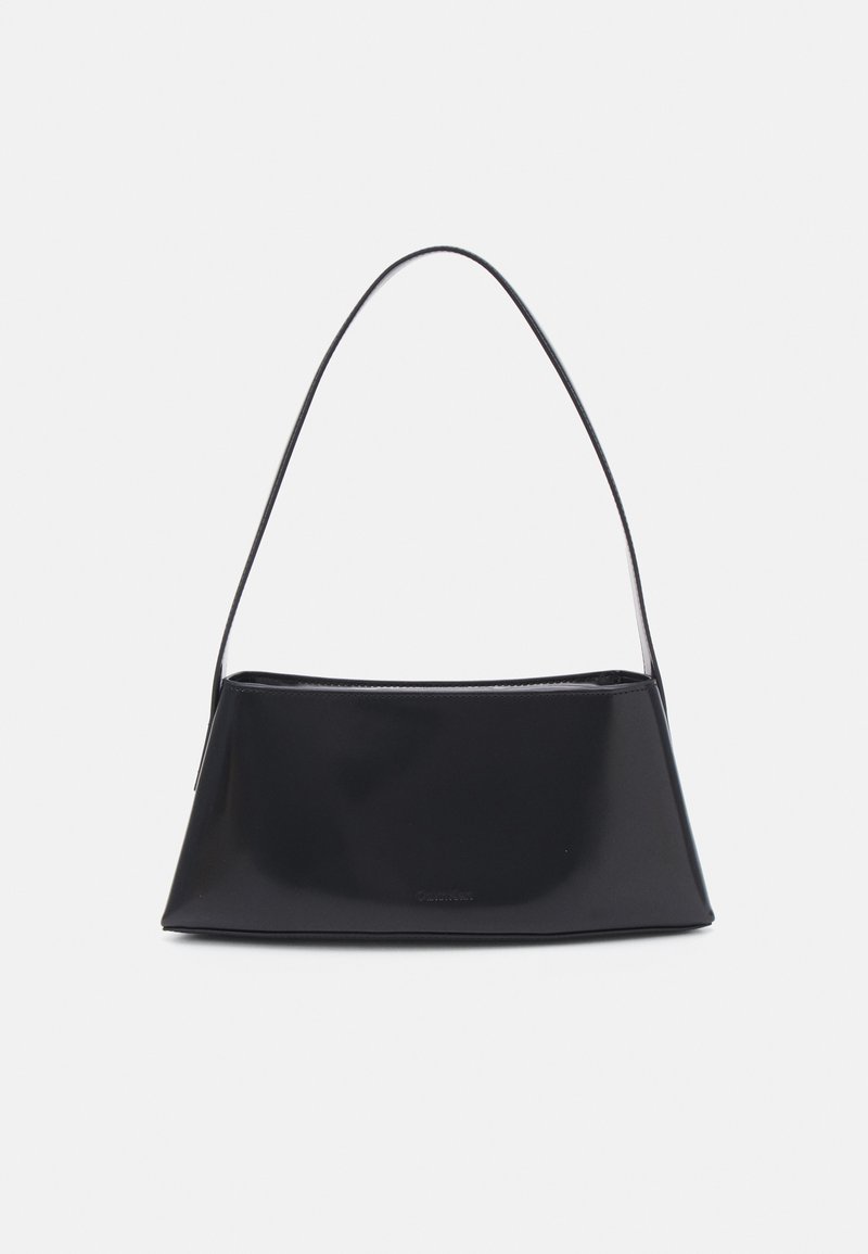 Calvin Klein REFINED SCULPT BAG SHINY - Bolso de mano - black
