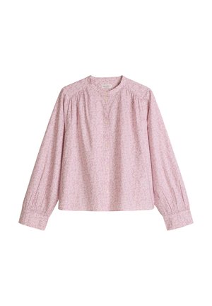 Blusa a maniche lunghe rosa chiaro con piccolo motivo floreale, scollo rotondo, bottoni sul davanti e dettagli raccolti su spalle e polsini.