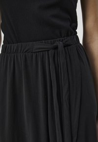 Object Wikkelrok - black