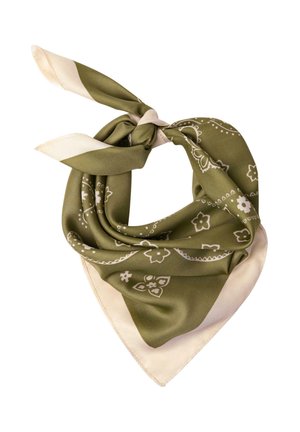 Olivengrøn og beige bandana med blomster- og paisleymønstre, løst foldet og knyttet øverst.