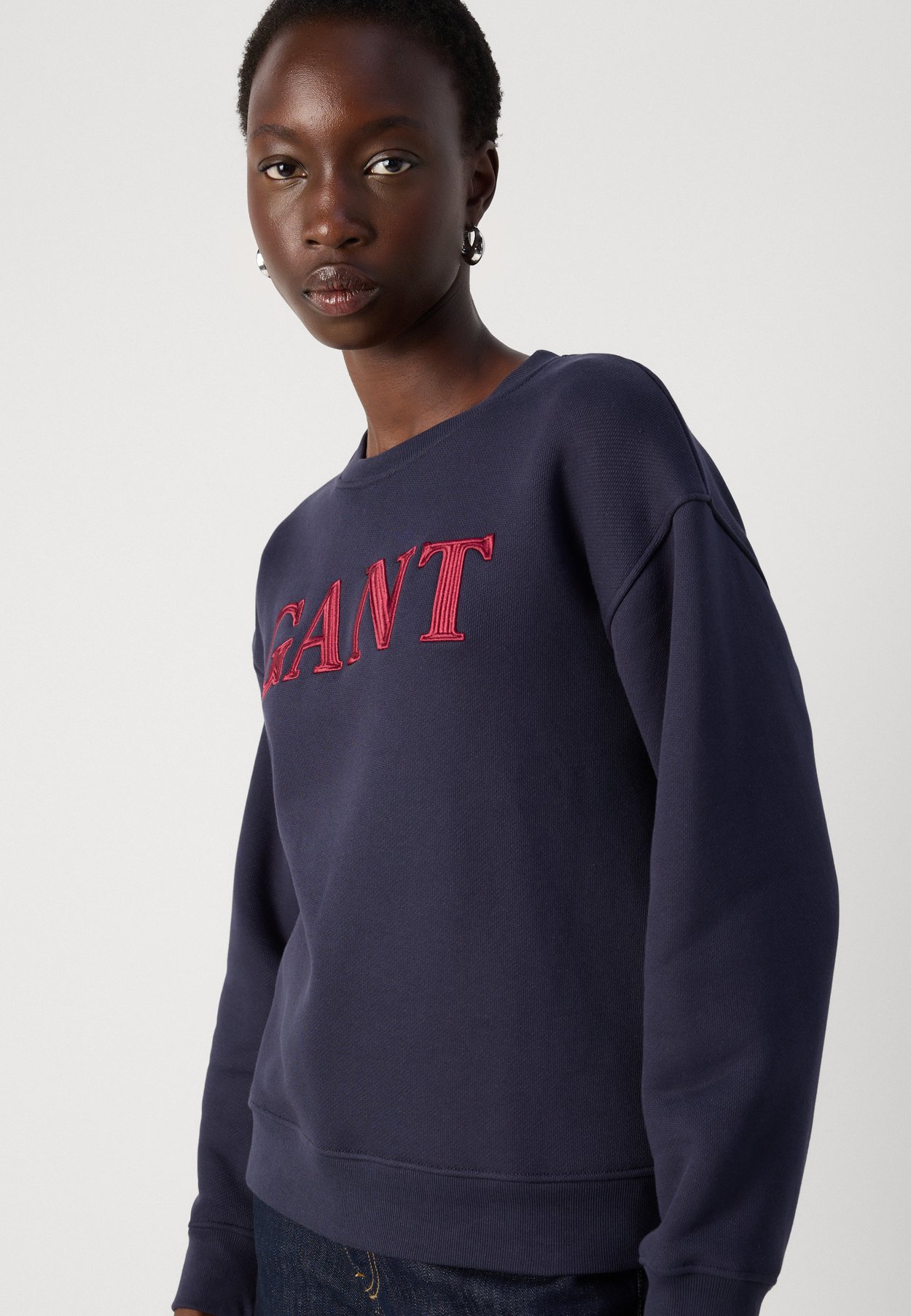 GRAPHIC C NECK