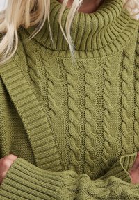 NA-KD Sweter