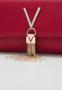Valentino Bags Borsa a tracolla - dark red