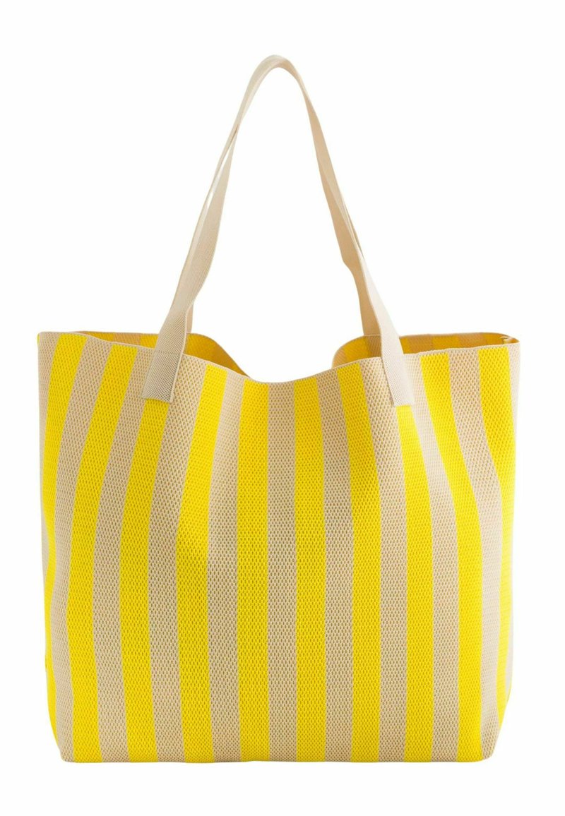 Sac fourre-tout rayé en matériau en maille jaune et beige, avec deux poignées résistantes et une large ouverture en haut.