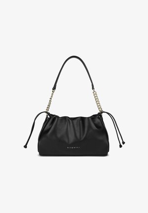 Borsa nera in pelle con design arricciato, catena e tracolla in pelle, chiusura con cordoncino regolabile e logo sulla parte anteriore.
