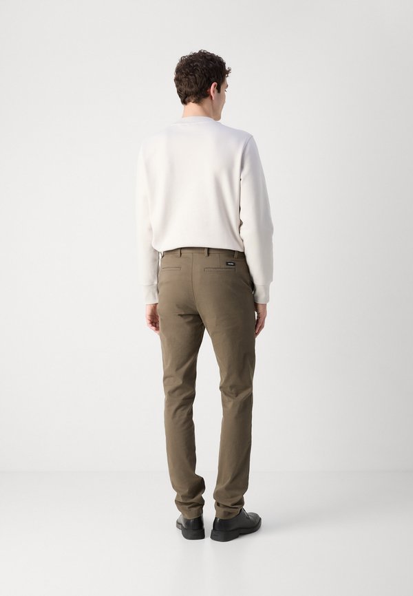 MODERN SLIM - Chinos - tarmac2