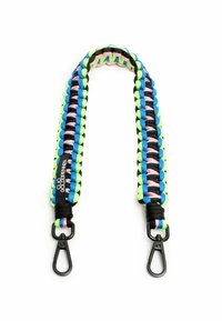 Kleurrijke paracordriem met groene, blauwe, roze en zwarte vlechtpatronen, met zwarte hardware clips aan beide uiteinden voor bevestiging.