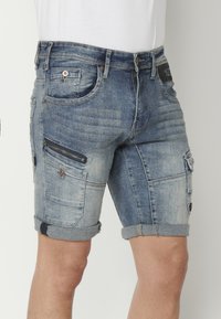 Koroshi BERMUDA CUTS STRETCH - Kratke hlače od trapera - azul cl light blue