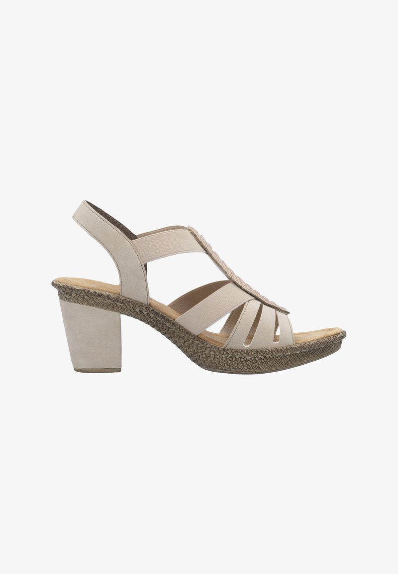 Sandale à talons hauts beige avec un détail central tressé, bout ouvert et plusieurs brides. Talon en wedge texturé avec un motif tissé.